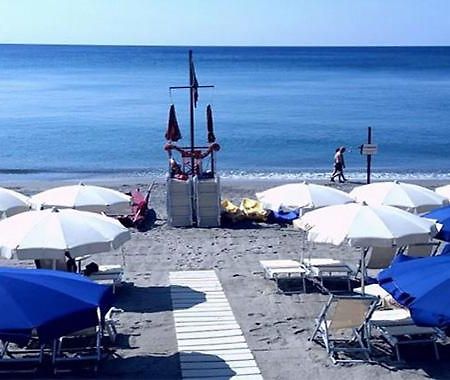 Savona Casa Vacanze Vicino Mare 3 Minuti Wifi Buitenkant foto