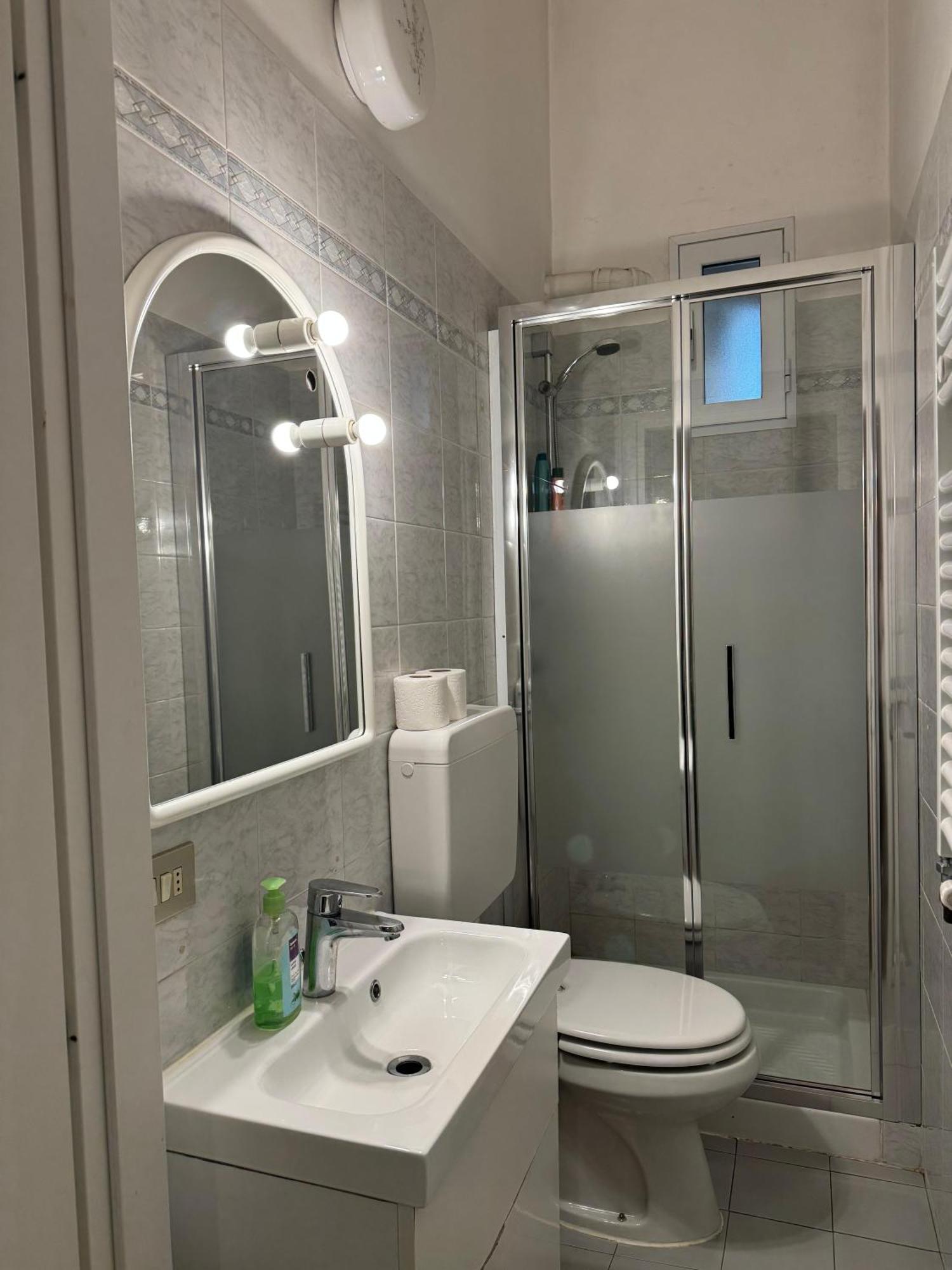 Savona Casa Vacanze Vicino Mare 3 Minuti Wifi Buitenkant foto